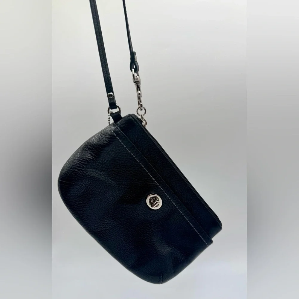 Coach Black Leather Turn lock Wristlet | Very Good Condition